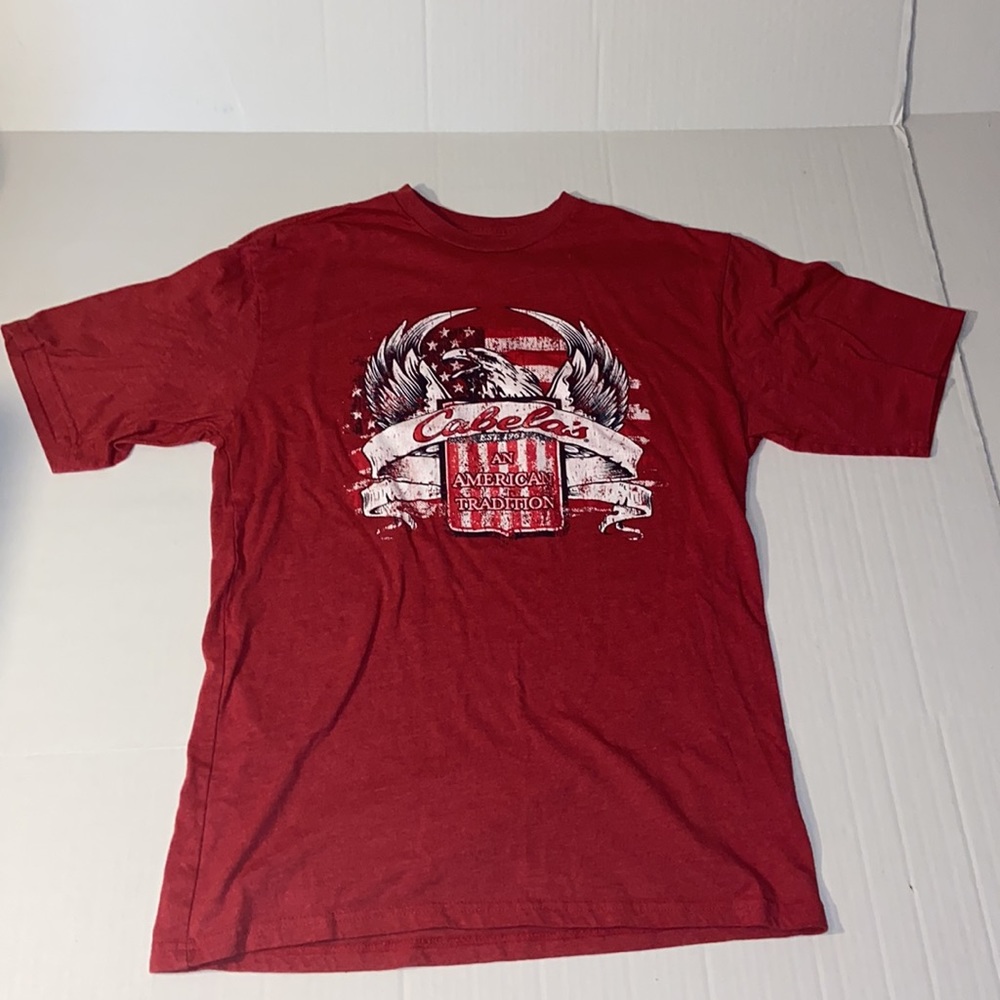 Cabela’s Unisex Medium Distressed Graphic An American Tradition Eagle T-Shirt